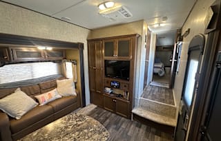 2016 Hideout- Enough Space for the Whole Family!