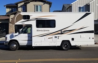 2019 Winnebago Minnie Winnie 22R