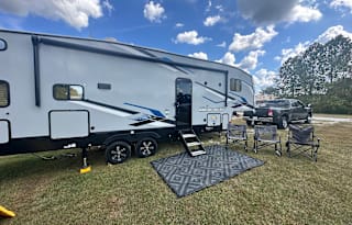 2023 Arctic Wolf 5th wheel