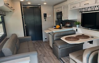 2022 CONVENIENT & EASY TO DRIVE RV!!! Entegra Coach Vision 27A
