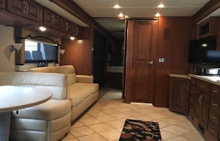 2011 fleetwood discovery
