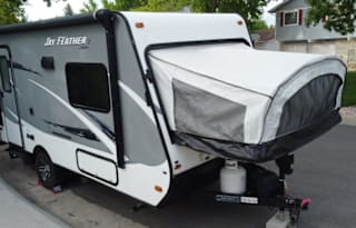 2016 Jayco Jay Feather Hybrid, Sleeps 5-6