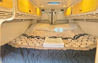 2013 Mercedes Sprinter 2500(Seal)