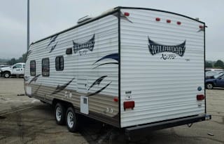 Northeast Indiana Camping! 2015 Forest River Wildwood X-Lite, sleeps 5 ~ 101 Lakes Steuben Co.