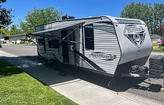 Toy Hauler w/Generator and Fuel Station!