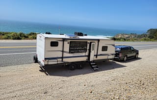 Family Friendly RV, 1 Queen Bed and 2 Bunks