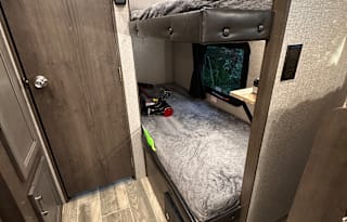 Lauren & Zach’s killer camper rental