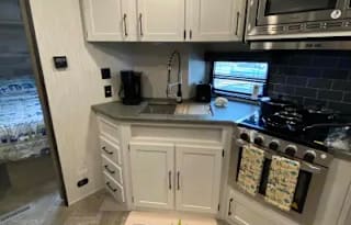 M&M’s Family Camper: 2022 Palomino Puma 25BHFQ