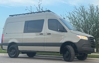 Adventure Van | 4x4 Sprinter – Off-Grid Ready!