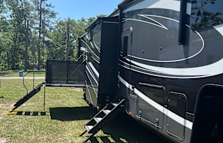 2021 Grand Design Momentum ****Delivery ONLY*****