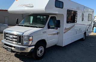 2015 Thor Four Winds Majestic Ultimate Family RV Grizzly6
