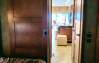 2015 Winnebago Adventurer 38Q