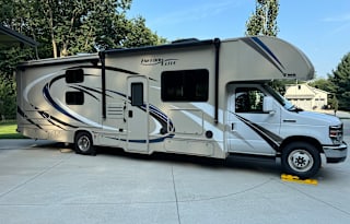 2018 Freedom Elite 30FE with free Starlink