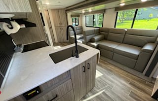 SOCIAL DETOX! Beautifully Modern, Open Concept RV with Toddler Bed!