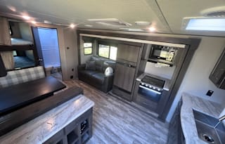 *Delivery only* Pet Friendly! 2021 Transcend XPLOR