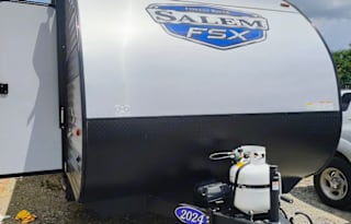 Lightweight Family Friendly Travel Trailer!