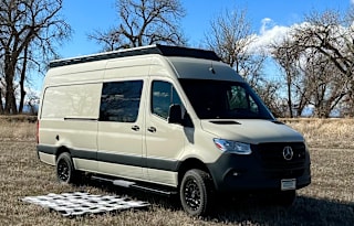 Mercedes Sprinter 4x4 Van "Sully"