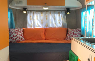 Scamp Jobin Sleeps 2 adults & 2 kids in bunk beds