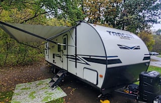 Large Bunkhouse with 2 Slides!