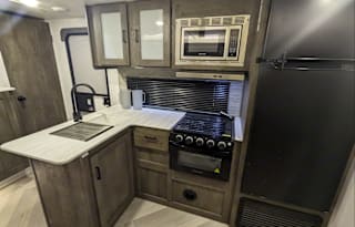 2022 - Sleeps 10! Delivery Available!!