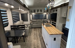 Luxury Camper 2bedroom & a loft  Very spacious