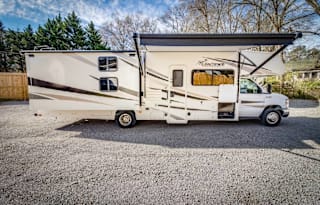 Luxury 2020 32' Coachman Freelander Bunk House
