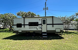 Brand New 2022 Gulf Stream Travel Trailer 27'