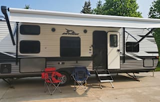Like New 2023 Jayco Jay Flight Bunkhouse Camper