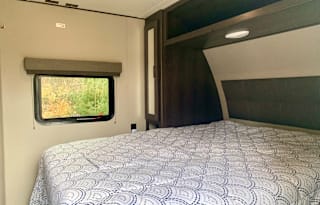 Camp in luxury! Sleeps 6 - 9