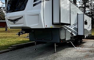 2022 Pet Friendly Fifth Wheel - Delivery Only