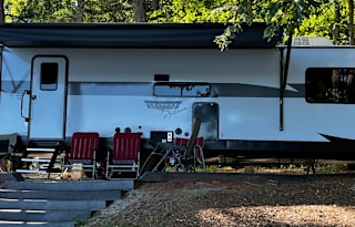 2024 Wildwood Platinum RV. (DELIVERY ONLY)