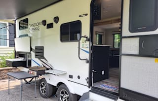 2023 Coachmen RV Freedom Express Ultra Lite 257BHS