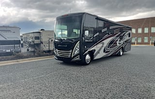 2022 Thor Motor Coach Miramar 34.6