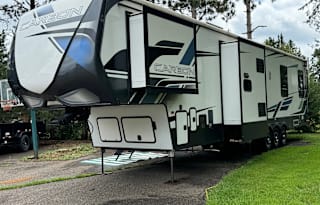 2022 Carbon 398 Toy Hauler