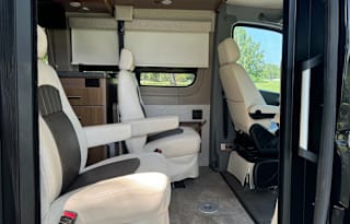 Raven-Lux “In My Touring Era” RV Seats 7 Sleeps 2