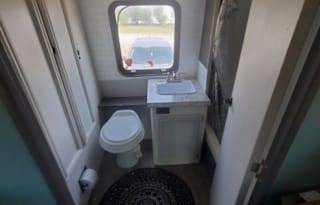 1989 Fleetwood RV Bounder 34W