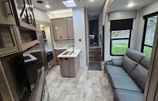 2024 GD Momentum 320G Bunkhouse/toyhauler patio!