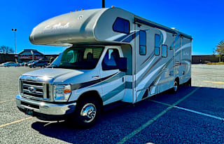 2016 Thor Motor Coach Four Winds 29G. "Let's Go!"