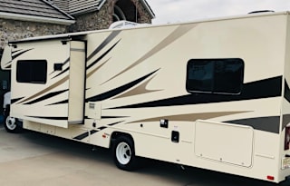 Ultimate Kid/Pet Friendly RV Memory Maker!