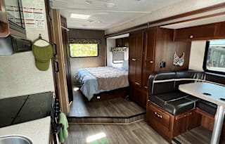 Easy To Drive, Pet Friendly, Offgrid Capable Fun!
