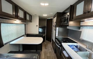 Razor Crest w/Bunk House
