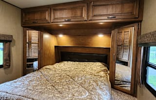 Helvetia riverfront 36' Grand Design w/slides