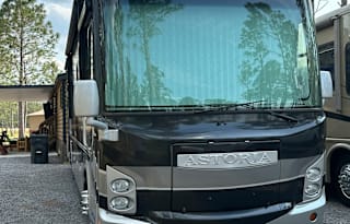 Newly Renovated Damon Astoria Diesel RV