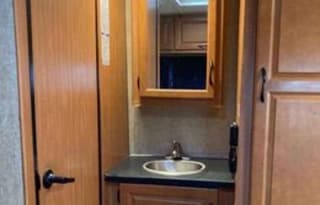 2017 Thor Motor Coach Majestic 23a