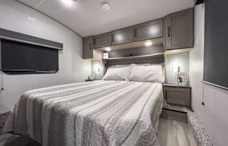 Luxury Family 5th wheel