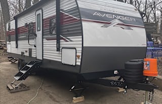 Komodo Kampers RV Rental-Avenger