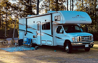 2022 EAST TO WEST Entrada 3100FB