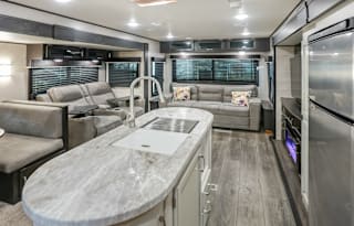 WOW King bed 3 slides looks like 5th wheel inside