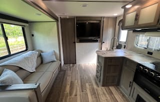 LIKE NEW 2021 Gulf Stream RV