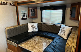 2016 Pacific Coachworks Panther Xtralite 25XL